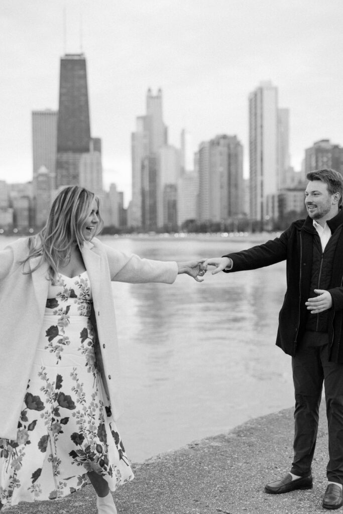 Lincoln Park and North Avenue Beach Engagement session with Mariah Jones Photo in Chicago with Fall colors and Lake Michigan