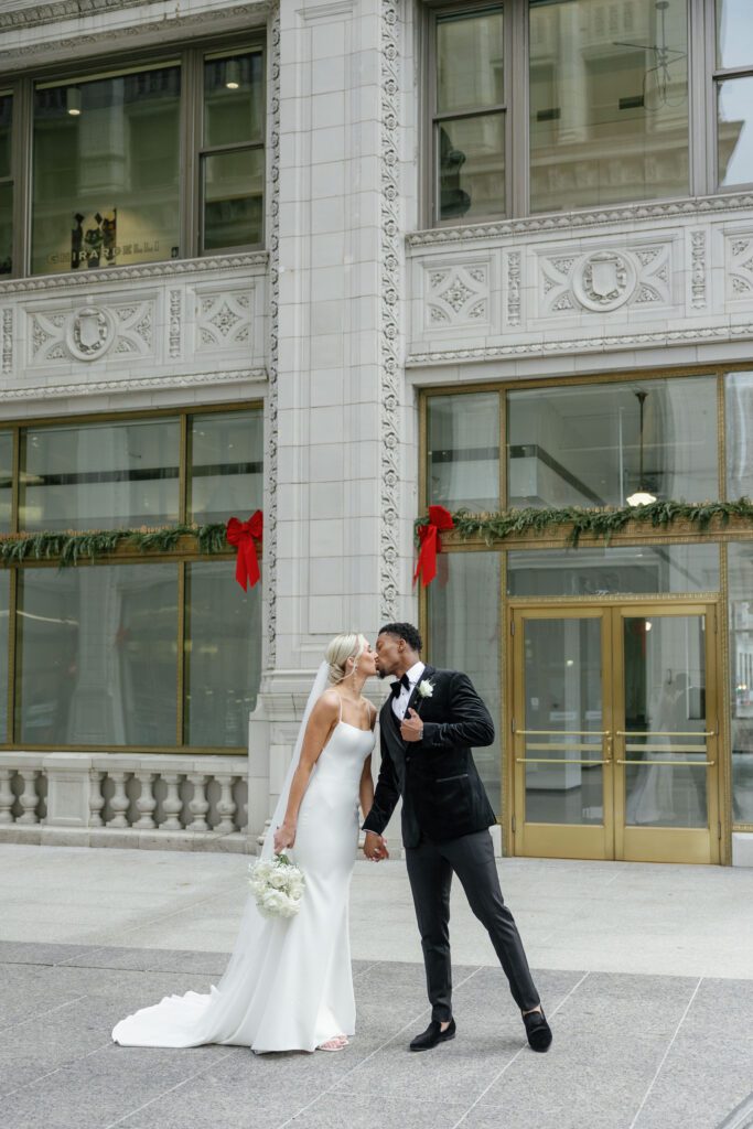 downtown chicago wedding at the penthouse hyde park by mariah jones photo