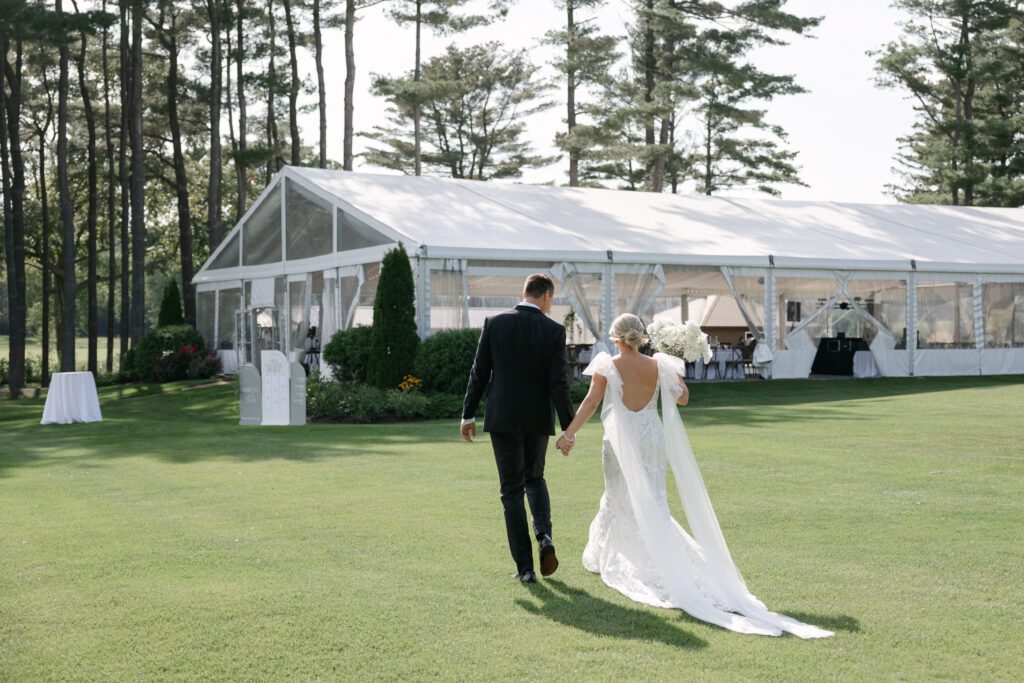 bride and groom portrait at bishops bay country club in Madisonå